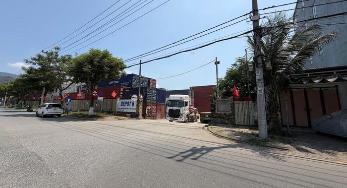 Khu đất 35 Ngô Quyền hiện đang là nơi làm bãi để container.