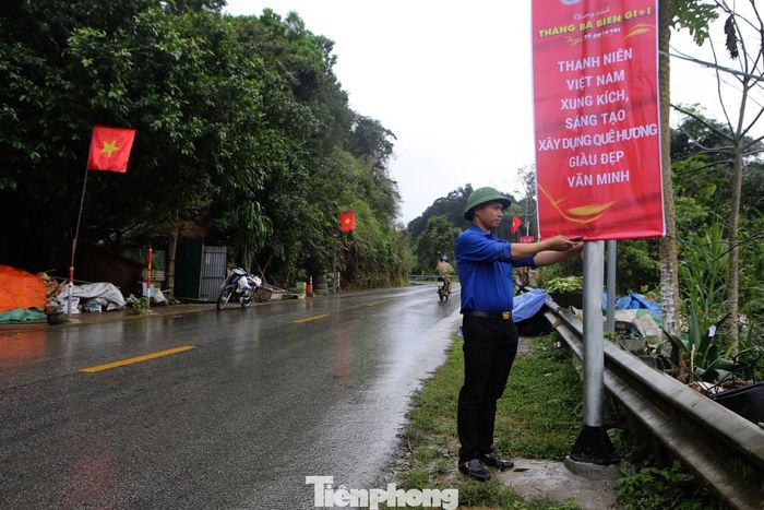  Những công trình đường điện thắp sáng không chỉ mang ý nghĩa về mặt tiện ích, an toàn và thẩm mỹ, mà còn thể hiện trách nhiệm và tinh thần xung kích, tình nguyện của tuổi trẻ. Đặc biệt tại các vùng quê, vùng sâu, vùng xa và khu vực biên giới, nơi điều kiện sinh hoạt còn nhiều khó khăn góp phần đảm an ninh trật tự, đồng thời ngăn ngừa các tệ nạn xã hội. 