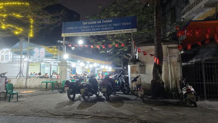 Biển hiệu của công ty trước khi được thay đổi (ảnh chụp ngày 1/3/2026)