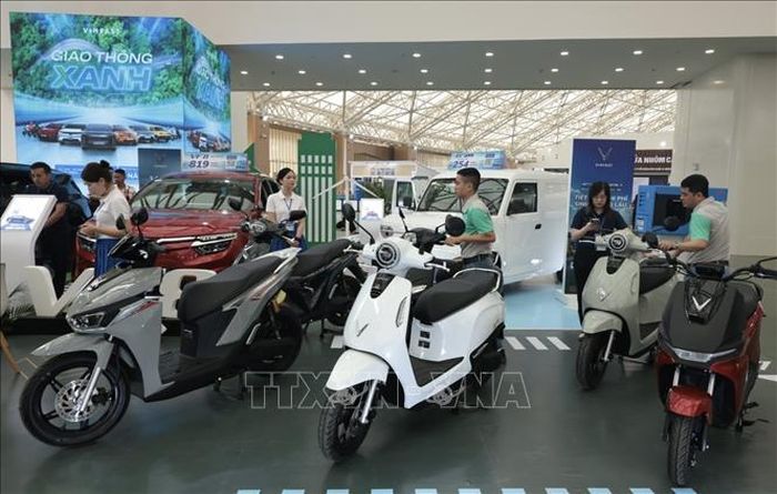 Gian trưng bày xe điện Vinfast tại Triển lãm Quốc tế VIETBUILD Hà Nội 2026. Ảnh: Trần Việt/TTXVN