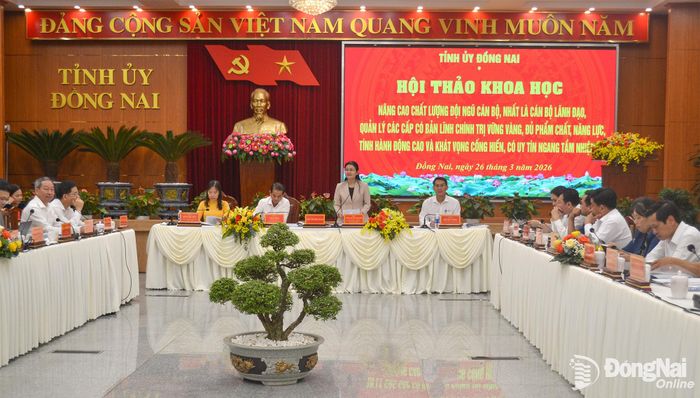 Đồng chí Tôn Ngọc Hạnh, Ủy viên Trung ương Đảng, Phó Bí thư Thường trực Tỉnh ủy, Chủ tịch HĐND tỉnh phát biểu chỉ đạo tại hội thảo. Ảnh: Phương Hằng