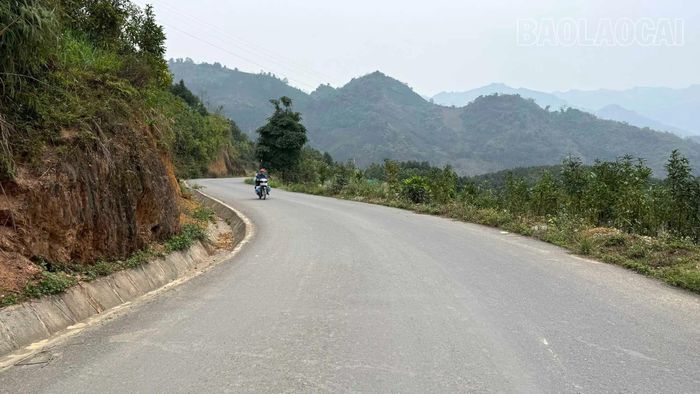 Tuyến đường mở rộng giúp người dân đi lại thuận lợi, an toàn hơn.