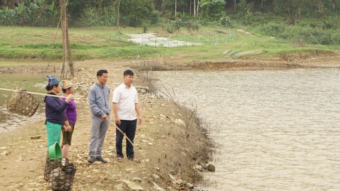 Diện tích ruộng dưới cao trình 58 mà nhiều năm gia đình bà Nguyễn Thị Phương gieo cấy giờ vẫn ngập nước.