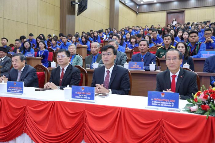 Các đồng chí: Huỳnh Ngọc Anh, Ủy viên Ban Thường vụ Tỉnh ủy, Trưởng Ban Nội chính Tỉnh ủy; Đinh Văn Tuấn, Tỉnh ủy viên, Phó Chủ tịch UBND tỉnh; Dương Khắc Mai, Tỉnh ủy viên, Phó Trưởng đoàn Chuyên trách Đoàn ĐBQH tỉnh; Đoàn Văn Việt, nguyên Thứ trưởng Bộ Văn hóa - Thể thao và Du lịch, nguyên Bí thư Tỉnh đoàn Lâm Đồng tham dự