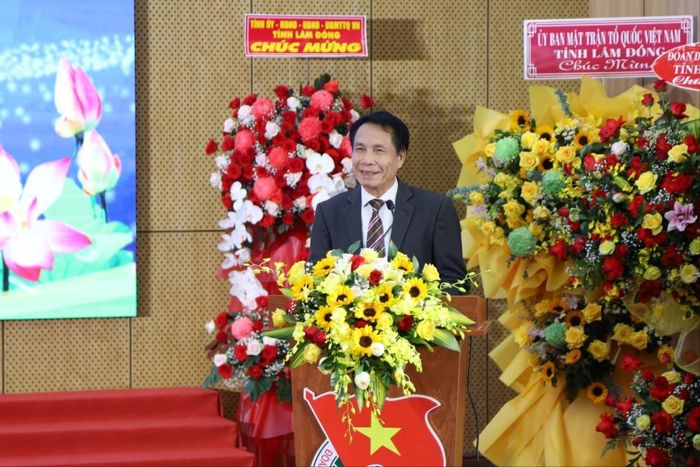 Nguyên Bí thư Tỉnh đoàn Bình Thuận Phạm Khắc Thọ, đại diện cựu cán bộ Đoàn qua các thời kỳ lên phát biểu chia sẻ, ôn lại những kỷ niệm và gửi gắm niềm tin, kỳ vọng đối với thế hệ trẻ tỉnh nhà