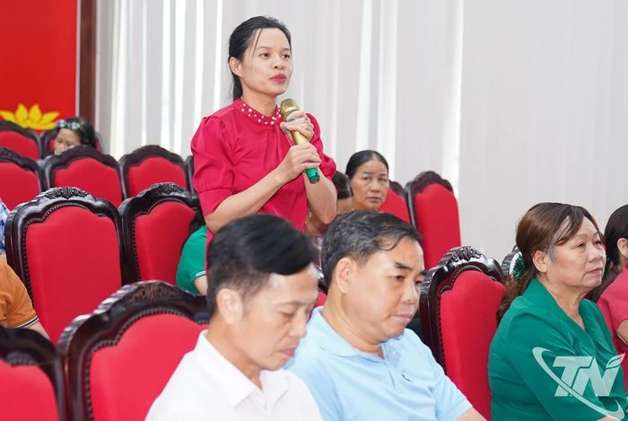 Đồng bào dân tộc thiểu số phát biểu tại Hội nghị.