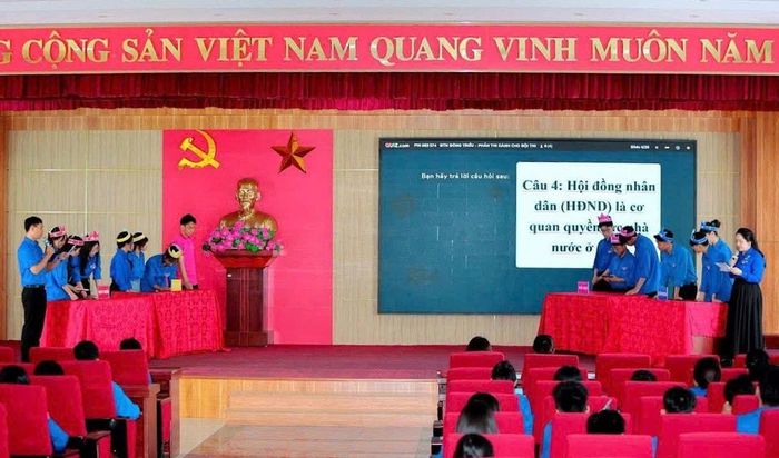 Sôi nổi các hoạt động tìm hiểu về Quốc hội và HĐND các cấp trước thềm cuộc bầu cử ĐBQH khóa XVI và đại biểu HĐND các cấp nhiệm kỳ 2026 - 2031. Ảnh: T. Đoàn