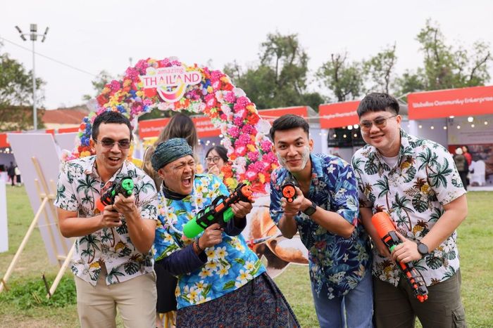 Lễ hội té nước (Songkran) tại Thai Festival 2025. Ảnh: Đại sứ quán Thái Lan.