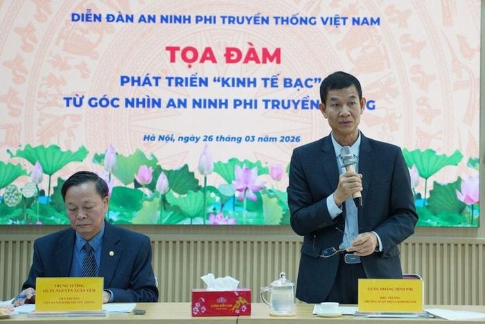 GS.TS Hoàng Đình Phi, Hiệu trưởng Trường Quản trị và Kinh doanh, Đại học Quốc gia Hà Nội, hệ thống chính sách đóng vai trò then chốt trong phát triển kinh tế bạc, đặc biệt trong lĩnh vực chăm sóc sức khỏe. Ảnh: PV