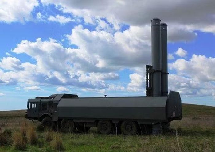 Được biết, lực lượng Ukraine đã theo dõi và tấn công một đoàn xe phóng tên lửa thuộc tổ hợp Bastion đang di chuyển về phía các vị trí bắn.