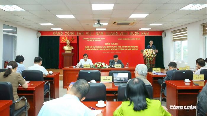 Hội nghị xác định “kiềng ba chân” lý luận - nghiệp vụ - công nghệ là cốt lõi để đội ngũ báo chí dẫn dắt dư luận hiệu quả.
