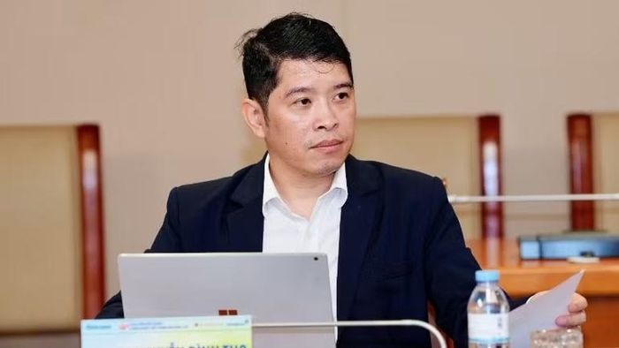 Phó Giáo sư, Tiến sĩ Nguyễn Đình Thọ, Phó Viện trưởng Viện Chiến lược, Chính sách Tài nguyên và Môi trường phát biểu tại Tọa đàm.