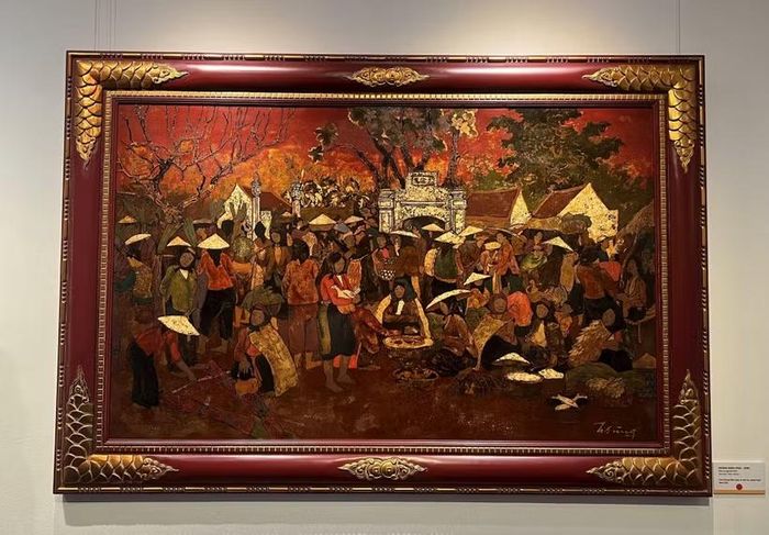 Tác phẩm Chợ cũ quê tôi, sơn mài, 100x160cm, năm 1991, trưng bày tại triển lãm Hồn quê. Ảnh: An Trung