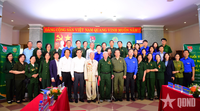 Chương trình tọa đàm với sự tham dự của các nhân chứng lịch sử, cựu thanh niên xung phong. 