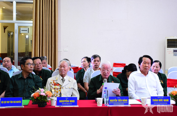  Đại biểu cựu thanh niên xung phong chia sẻ tại tọa đàm. 