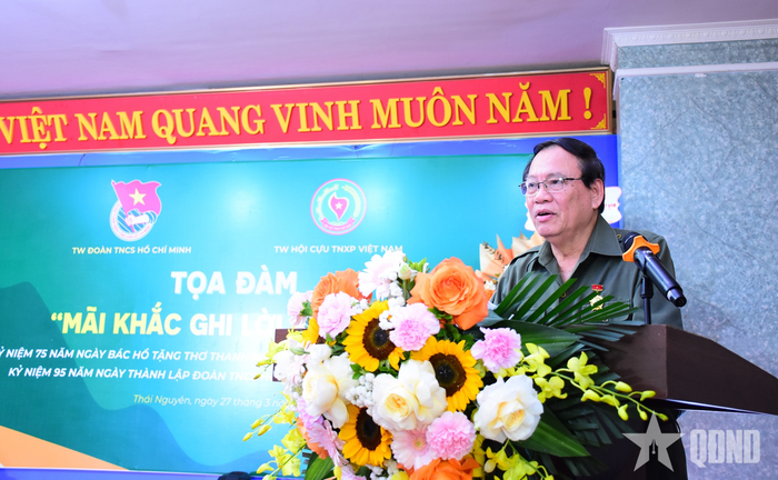  Đồng chí Vũ Trọng Kim, Chủ tịch Hội Cựu Thanh niên xung phong Việt Nam phát biểu tại tọa đàm. 