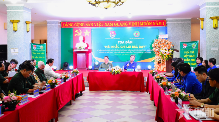 Quang cảnh tọa đàm. 