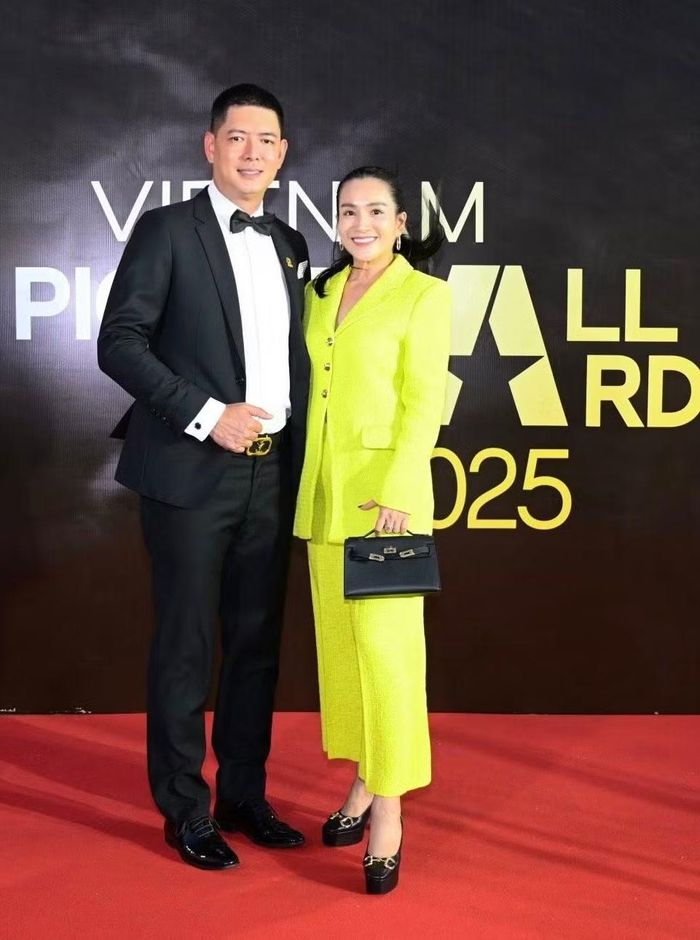 Trước đó, khi xuất hiện cùng chồng tại các sự kiện, Anh Thơ thường ghi điểm với phong cách thanh lịch, kín đáo nhưng vẫn nổi bật.