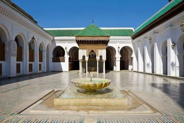  Nơi đặt trường đại học cổ nhất thế giới. Bên trong Medina có đại học al-Qarawiyyin, được xem là trường đại học lâu đời nhất hoạt động liên tục trên thế giới. Ảnh: Pinterest.