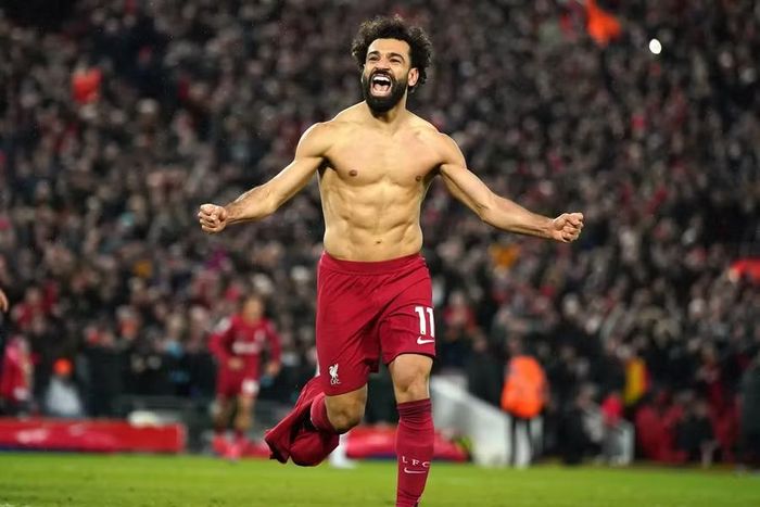 Liverpool hiện đang là đương kim vô địch và trong chiến dịch này Salah có tới 47 lần tham gia trực tiếp vào bàn thắng, nhiều nhất trong một mùa giải có 38 trận ở Ngoại hạng Anh. Tính trên mọi đấu trường, Salah đã góp công vào 373 bàn cho Liverpool, gồm 255 bàn thắng và 118 kiến tạo. Salah cũng đang là cầu thủ có số lần trực tiếp tham gia vào bàn thắng nhiều nhất tại một sân vận động với 152 lần ở Anfield.