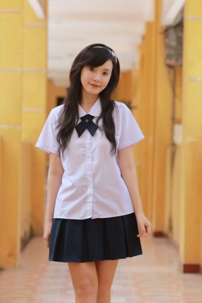 Những màu sắc này giúp tổng thể trang phục trở nên dịu mắt và “ăn gian” tuổi hiệu quả.