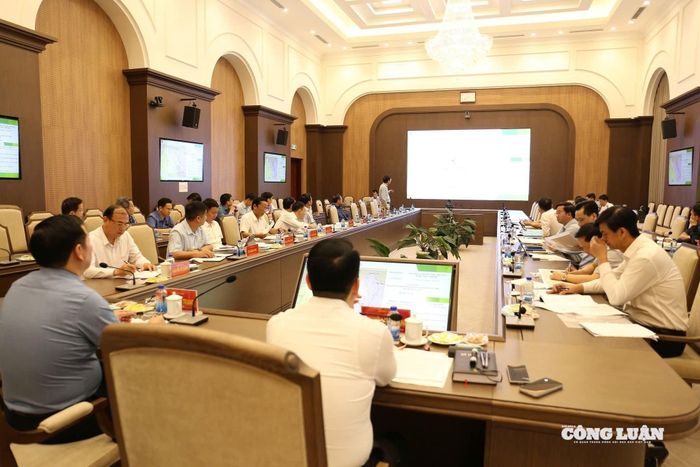 Quang cảnh buổi làm việc