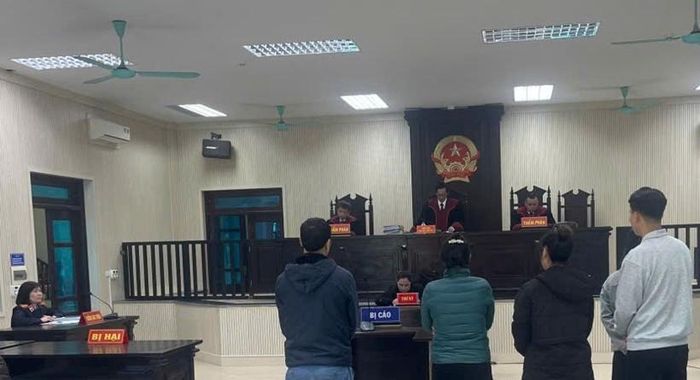  Phiên tòa xét xử các bị cáo.