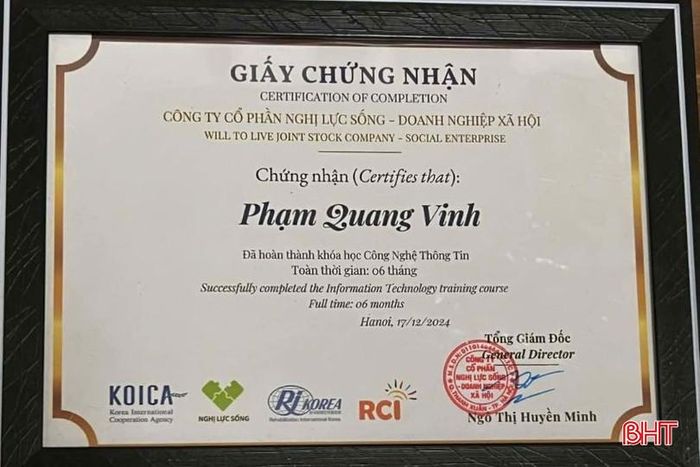 Vinh - Vũ hoàn thành khóa học "Công nghệ thông tin" tại Trung tâm Nghị lực sống.