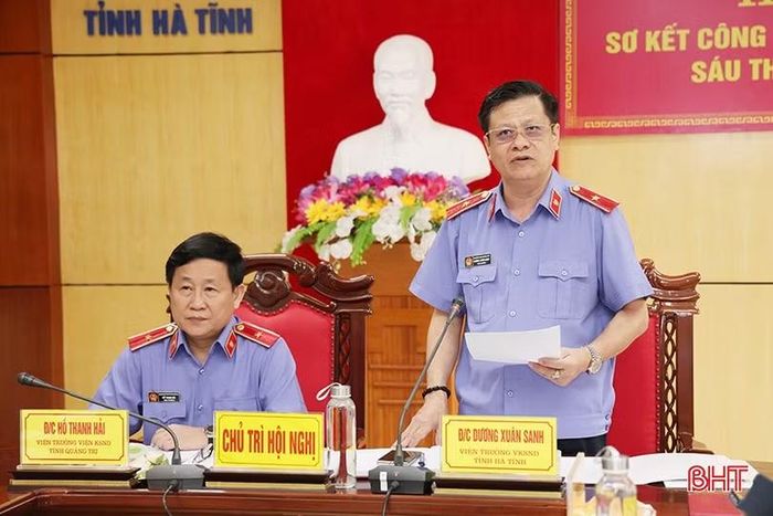 Ông Dương Xuân Sanh – Viện trưởng Viện kiểm sát nhân dân tỉnh Hà Tĩnh phát biểu tại hội nghị.