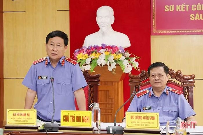 Ông Hồ Thanh Hải - Viện trưởng VKSND tỉnh Quảng Trị chia sẻ một số kinh nghiệm trong thực hiện nhiệm vụ chuyên môn của đơn vị.