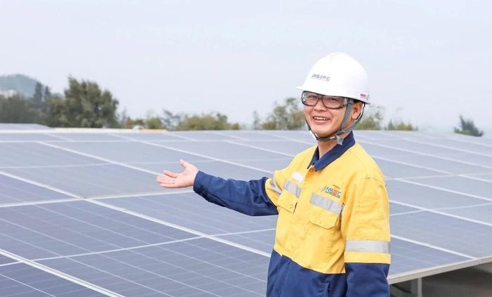 Công ty TNHH Điện Nghi Sơn 2 lắp đặt điện mặt trời mái nhà tích hợp hệ thống pin lưu trữ tại cư xá cho cán bộ, công nhân viên.