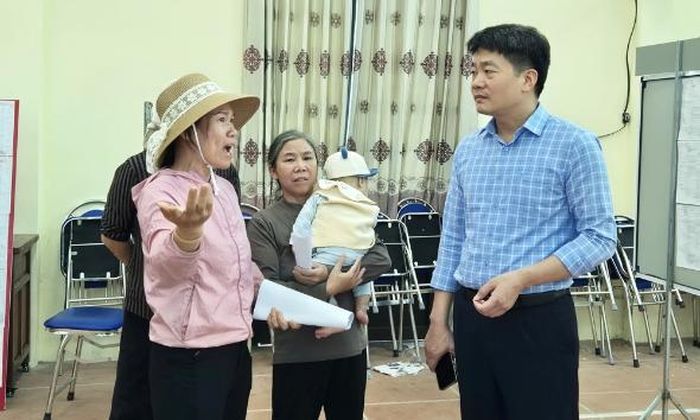 Lãnh đạo xã Gia Bình gặp gỡ, nắm bắt tâm tư nguyện vọng của người dân.