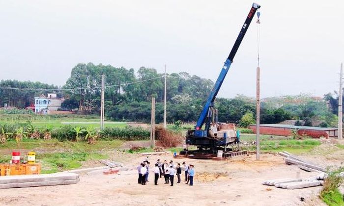  Lãnh đạo Sở Nông nghiệp và Môi trường kiểm tra tiến độ thi công Trạm bơm Cẩm Bào. 