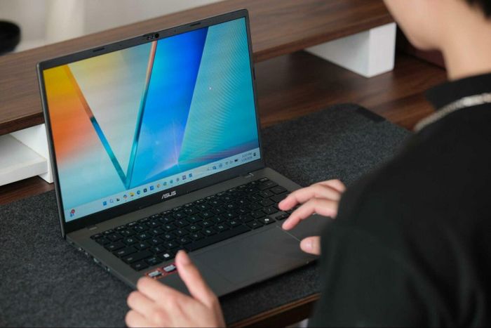 ASUS Vivobook S14 (M3407GA) – Laptop OLED mỏng nhẹ, hỗ trợ nâng cấp với mức giá hợp lý, phù hợp với học sinh, sinh viên (Nguồn: Asus)