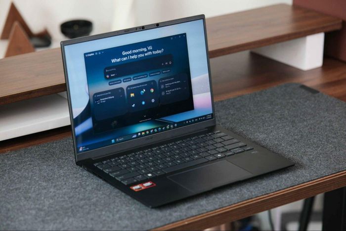 ASUS Zenbook 14 (UM3406GA) – Laptop AI đa dụng, pin lâu với thiết kế mỏng nhẹ, phù hợp cho doanh nhân và người làm việc di động (Nguồn: Asus)