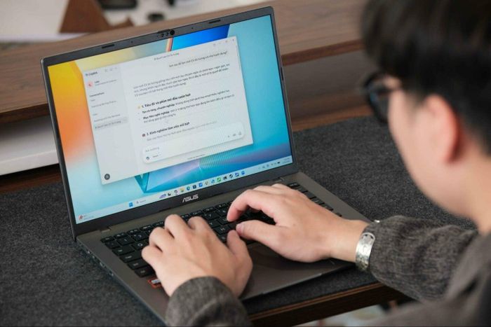 Laptop đa dụng 2026 cần đáp ứng nhiều yếu tố về thiết kế, hiệu năng và pin lâu (Nguồn: Asus)