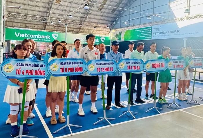  Các đoàn vận động viên tham gia giải đấu. Ảnh: Tô Tấn 