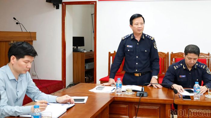 Đại diện các sở, ngành giải đáp thông tin tại buổi làm việc.