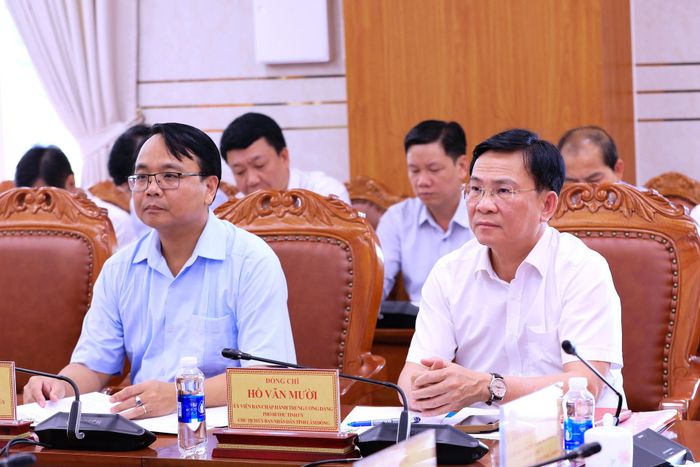 Ủy viên Ban Chấp hành Trung ương Đảng, Phó Bí thư Tỉnh ủy, Chủ tịch UBND tỉnh Lâm Đồng Hồ Văn Mười và Phó Bí thư Thường trực Tỉnh ủy Lâm Đồng Đặng Hồng Sỹ dự buổi làm việc