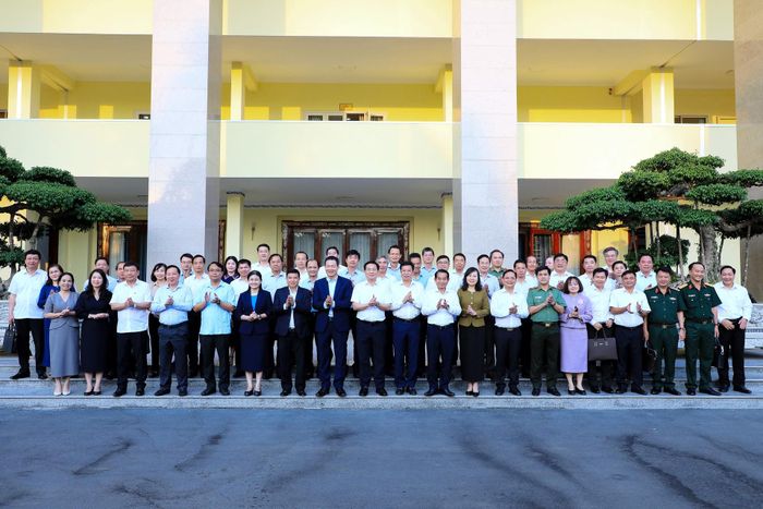 Lãnh đạo hai tỉnh Đồng Nai và Lâm Đồng chụp hình lưu niệm