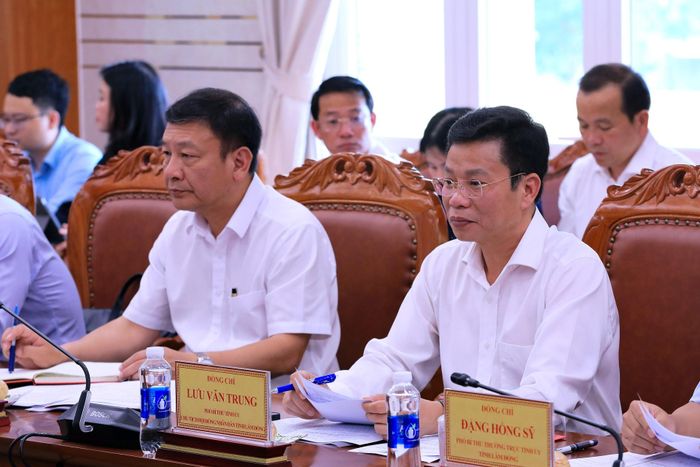 Phó Bí thư Tỉnh ủy, Chủ tịch HĐND tỉnh Lâm Đồng Lưu Văn Trung và Phó Bí thư Tỉnh ủy Lâm Đồng Bùi Thắng dự hội nghị