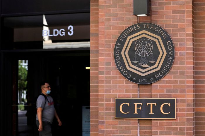  CFTC nhấn mạnh giao dịch nội gián là bất hợp pháp và có thể bị xử lý. Ảnh: Reuters. 