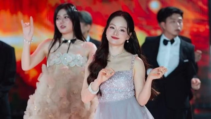 Chương trình được khuấy động với sự xuất hiện của các nữ diễn viên đến từ “vũ trụ phim VFC”. (Ảnh: VTV)
