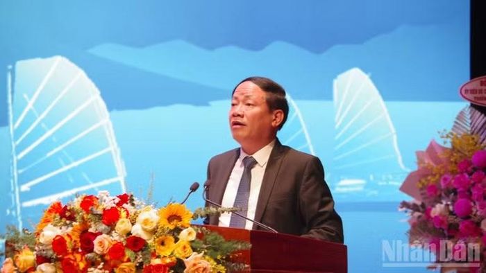 Chủ tịch Ủy ban nhân dân tỉnh Gia Lai Phạm Anh Tuấn phát biểu tại hội nghị.