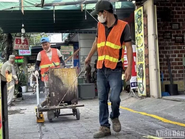 Theo kế hoạch, Đà Nẵng sẽ tiến hành kẻ vạch đường các tuyến đường mới, bảo đảm đúng quy định về vỉa hè, lòng đường, các khu vực dành cho người đi bộ.