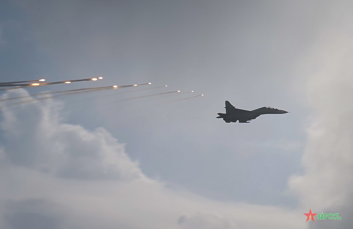 Phần bay chào mừng của các biên đội Không quân nhân dân Việt Nam anh hùng và đội hình Su-30MK2 tại Lễ kỷ niệm, diễu binh, diễu hành 80 năm Cách mạng Tháng Tám thành công và Quốc khánh 2-9.