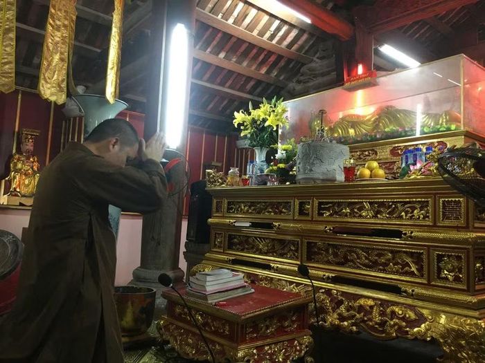 Chùa Nghĩa Xá lưu giữ được nhiều di vật có giá trị cao đối với lịch sử, văn hóa.