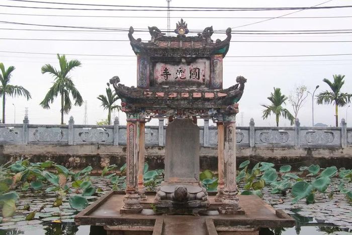 Văn bia chùa Nghĩa Xá được khắc vào năm Thiên Phù Duệ Vũ 3 (1122).