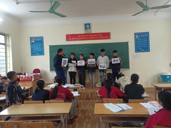 Tiết học giáo dục kỹ năng sống lồng ghép tuyên truyền tác hại của thuốc lá tại Trường THCS Leng Su Sìn.