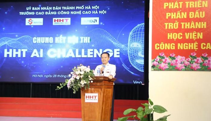 TS. Phạm Xuân Khánh - Hiệu trưởng Trường Cao đẳng Công nghệ cao Hà Nội phát biểu.